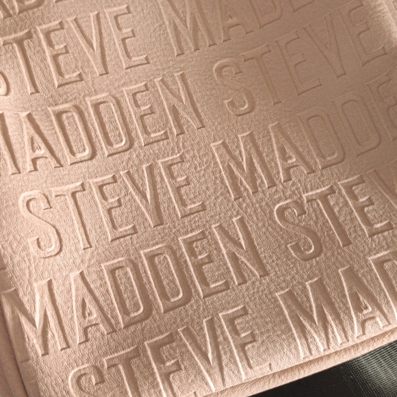 NEW Steve Madden BGlamm Blush Logo Crossbody Bag with Tassel - Picture 3 of 13